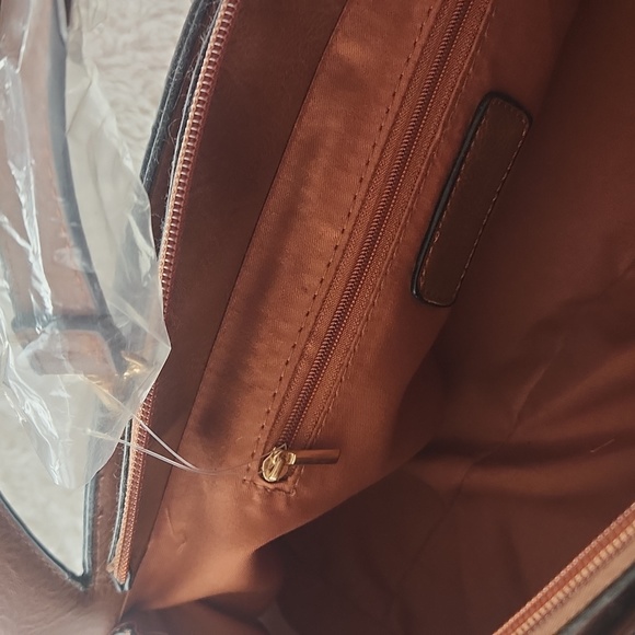 PEARL BEE Vegan Leather Clutch - Picture 5 of 5